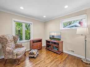 14 Skywood Court, Yonkers NY 10710