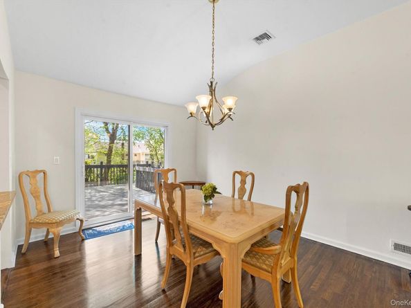 14 Skywood Court, Yonkers NY 10710