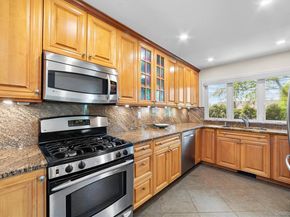 14 Skywood Court, Yonkers NY 10710
