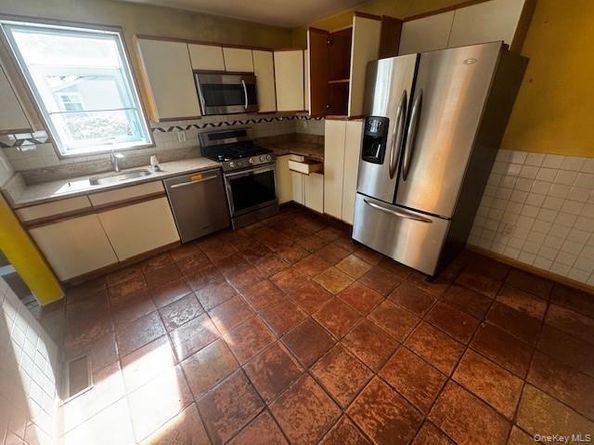 3115 Chestnut Avenue, Medford NY 11763