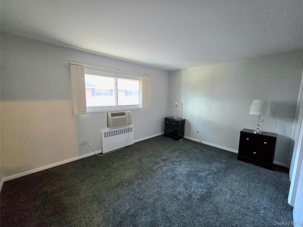 111 Edmunton Drive G4, North Babylon NY 11703