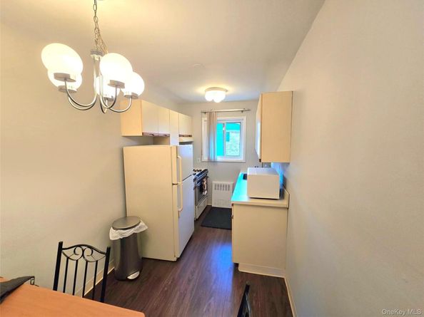 111 Edmunton Drive G4, North Babylon NY 11703