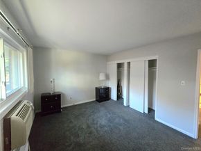 111 Edmunton Drive G4, North Babylon NY 11703