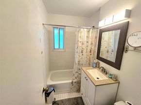 111 Edmunton Drive G4, North Babylon NY 11703