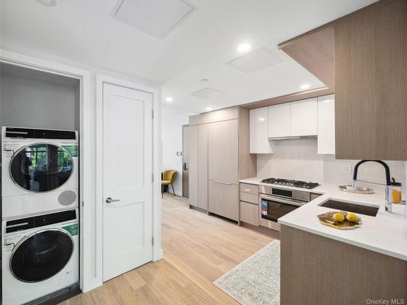 38-20 Parsons Boulevard 604, Flushing NY 11354