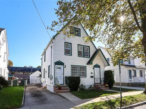 23 Stratford, Williston Park NY 11596