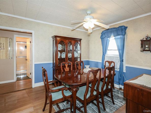 23 Stratford, Williston Park NY 11596