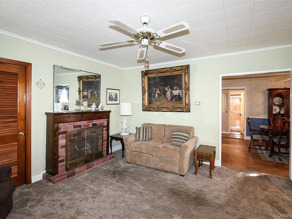 23 Stratford, Williston Park NY 11596