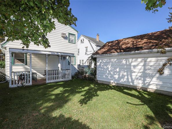 23 Stratford, Williston Park NY 11596