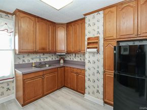 23 Stratford, Williston Park NY 11596