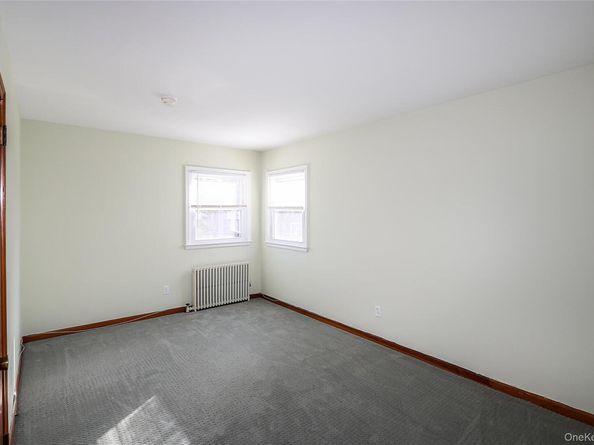 23 Stratford, Williston Park NY 11596