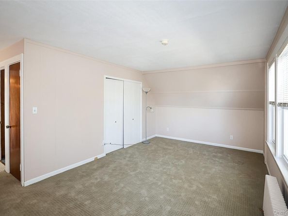 23 Stratford, Williston Park NY 11596
