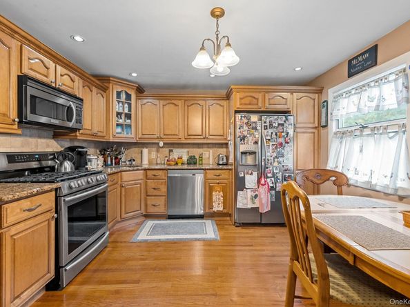 438 Lillian Boulevard, Holbrook NY 11741