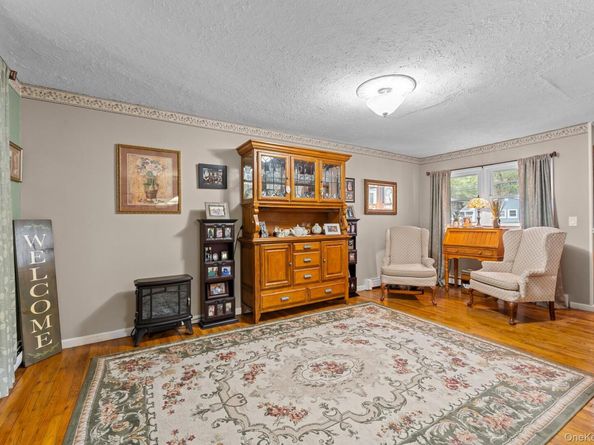 438 Lillian Boulevard, Holbrook NY 11741