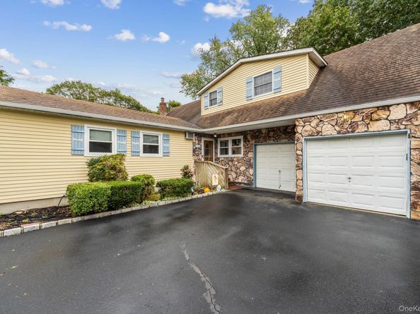 438 Lillian Boulevard, Holbrook NY 11741