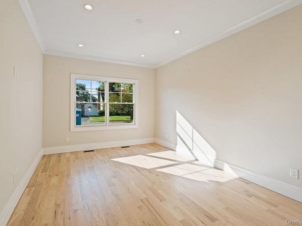 47 Netz Place, Albertson NY 11507