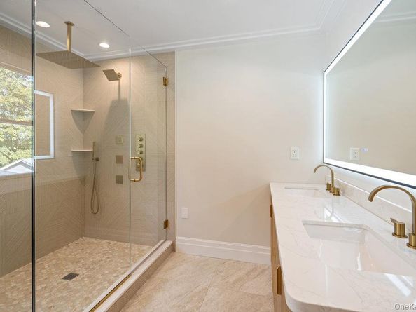 47 Netz Place, Albertson NY 11507