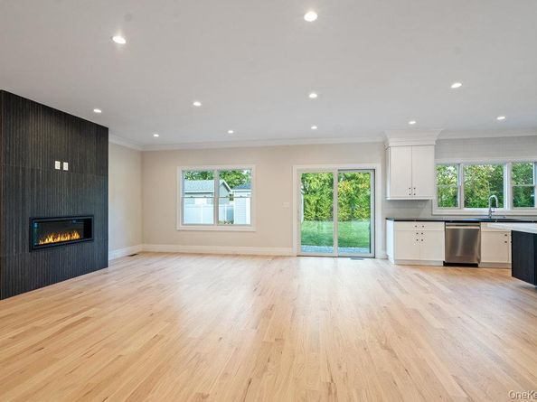 47 Netz Place, Albertson NY 11507