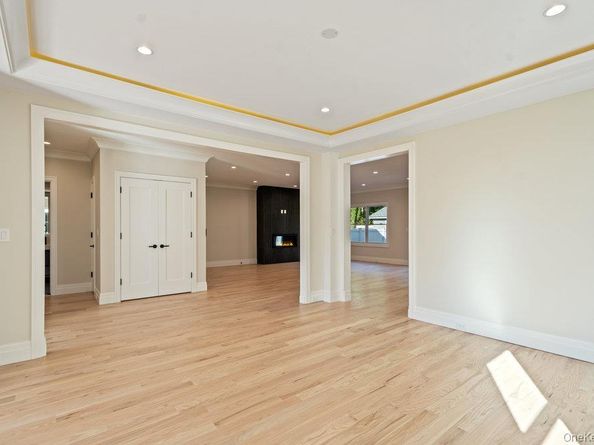 47 Netz Place, Albertson NY 11507