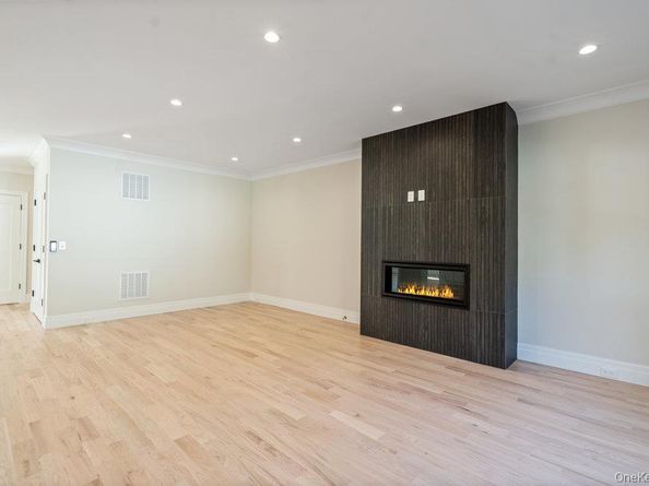 47 Netz Place, Albertson NY 11507