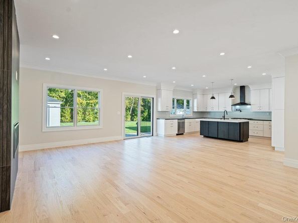 47 Netz Place, Albertson NY 11507