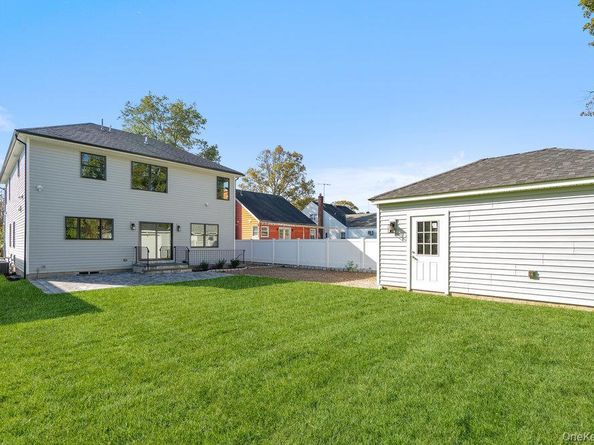 47 Netz Place, Albertson NY 11507