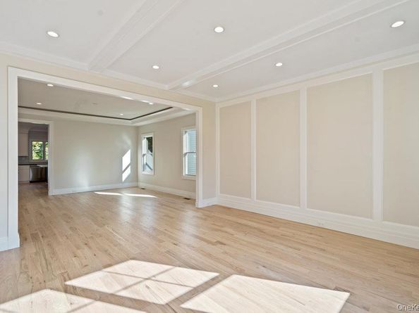 47 Netz Place, Albertson NY 11507