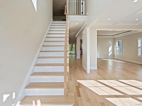 47 Netz Place, Albertson NY 11507