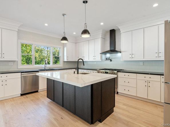 47 Netz Place, Albertson NY 11507