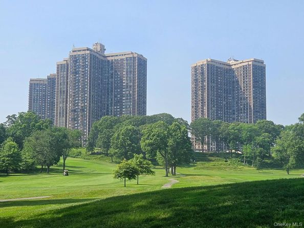 27110 Grand Central Parkway 2E, Floral Park NY 11005