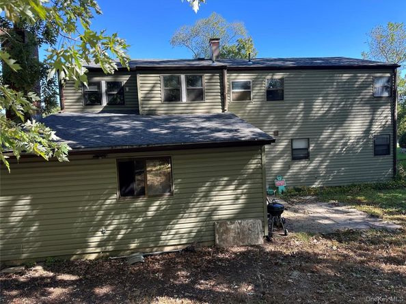 676 Bohemia Parkway, Sayville NY 11782