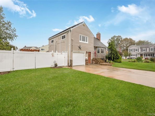 138 Eastgate Road, Massapequa Park NY 11762