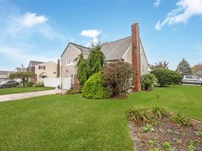 138 Eastgate Road, Massapequa Park NY 11762