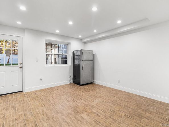 836 E 221st Street, Bronx NY 10467