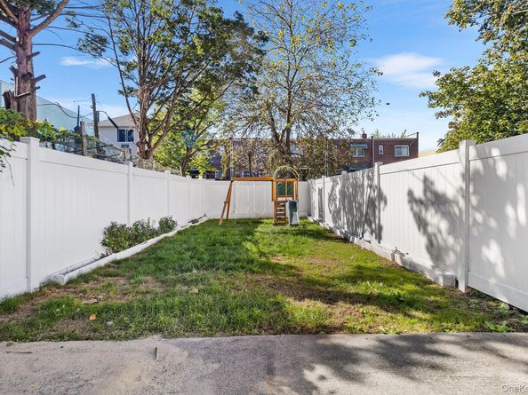 836 E 221st Street, Bronx NY 10467