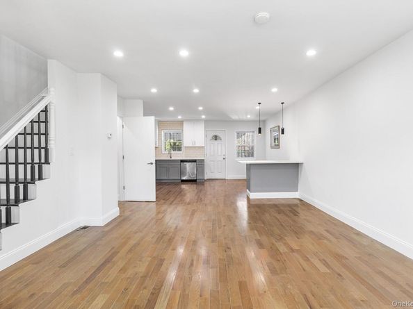 836 E 221st Street, Bronx NY 10467