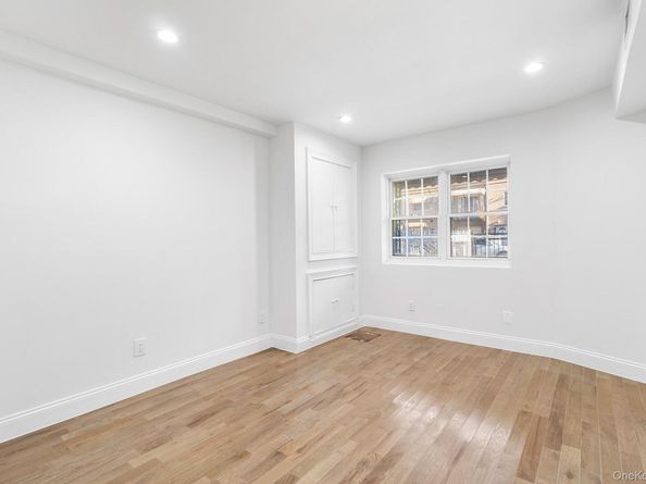 836 E 221st Street, Bronx NY 10467