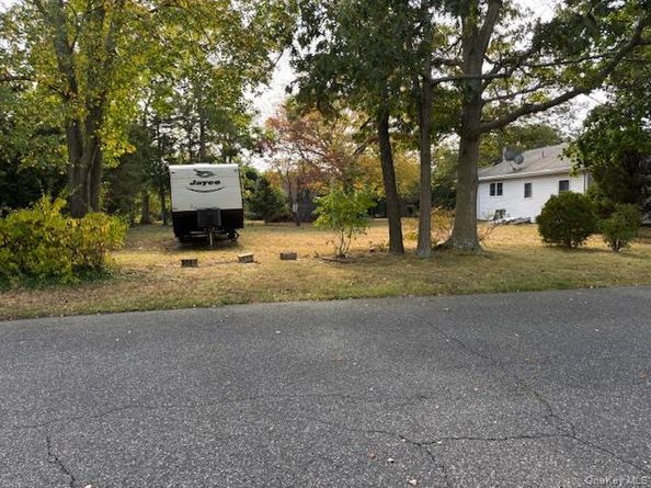 157 Pleasure Avenue, Ronkonkoma NY 11779