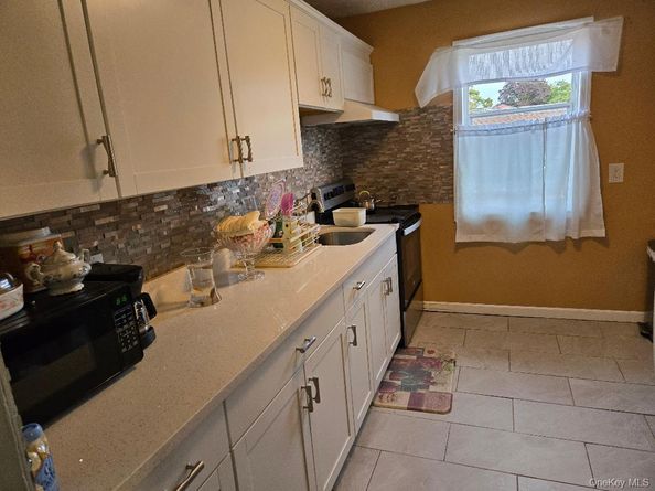 1005 Broadway, Westbury NY 11590