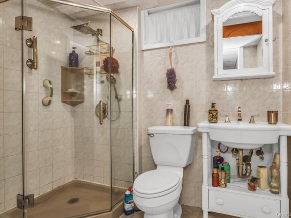 4172 Glenwood Street, Little Neck NY 11363