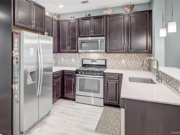 171 Clubhouse Circle, Melville NY 11747