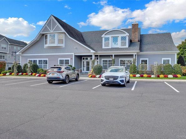 171 Clubhouse Circle, Melville NY 11747