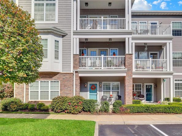 171 Clubhouse Circle, Melville NY 11747