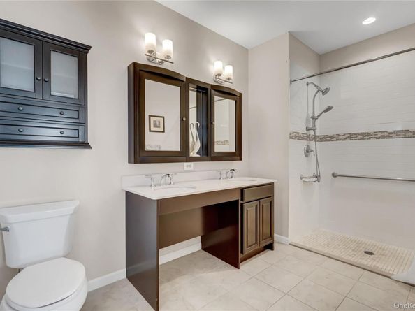 171 Clubhouse Circle, Melville NY 11747
