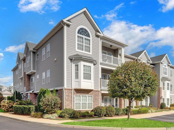 171 Clubhouse Circle, Melville NY 11747