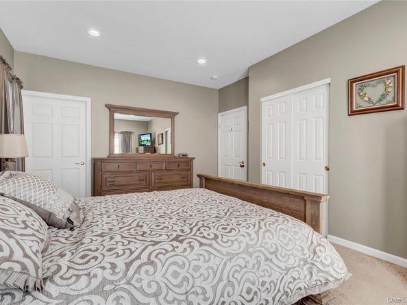 171 Clubhouse Circle, Melville NY 11747