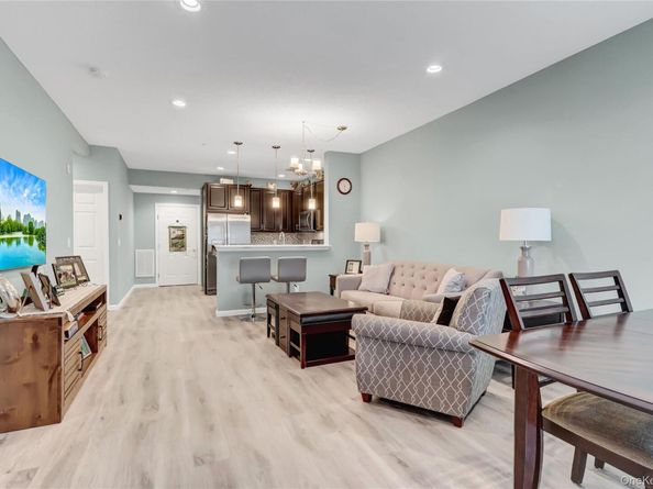 171 Clubhouse Circle, Melville NY 11747