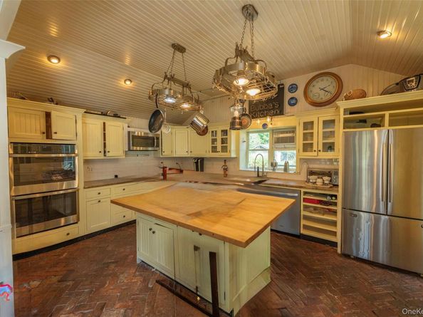 41 Belleview Avenue, Center Moriches NY 11934
