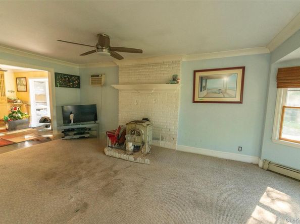 41 Belleview Avenue, Center Moriches NY 11934