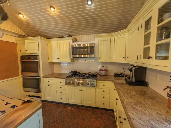 41 Belleview Avenue, Center Moriches NY 11934
